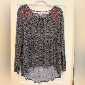 Knox Rose Black & White Printed Long-Sleeve Tunic with Red Yoke Detail